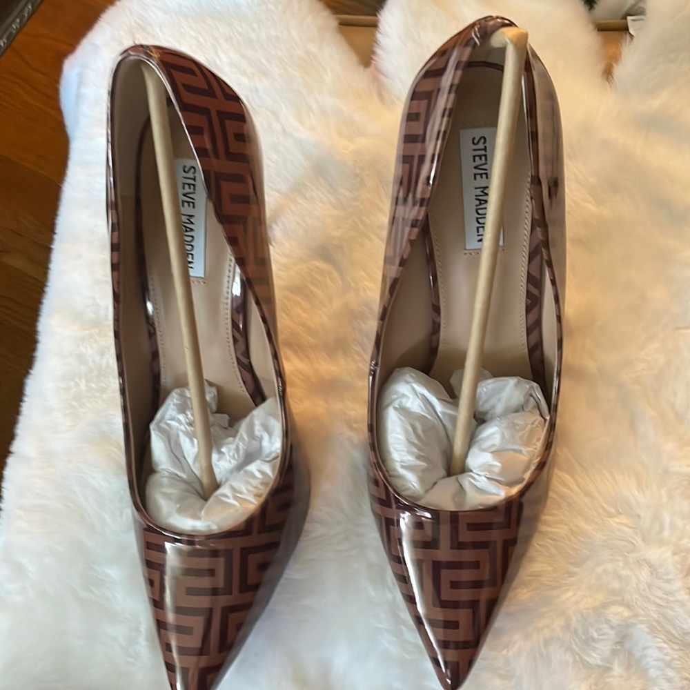Steve Madden beautiful patent heels